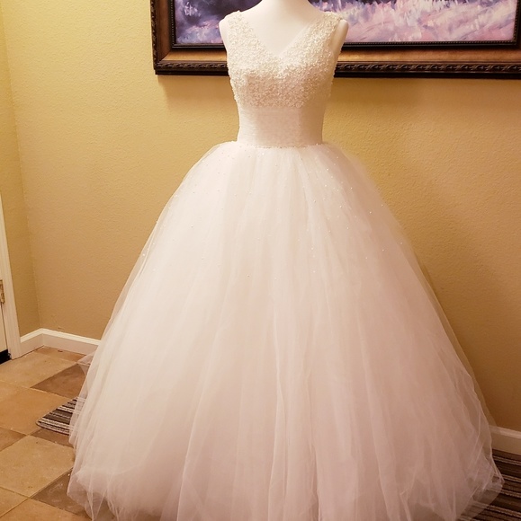 Ball gowns.. - Picture 2 of 2